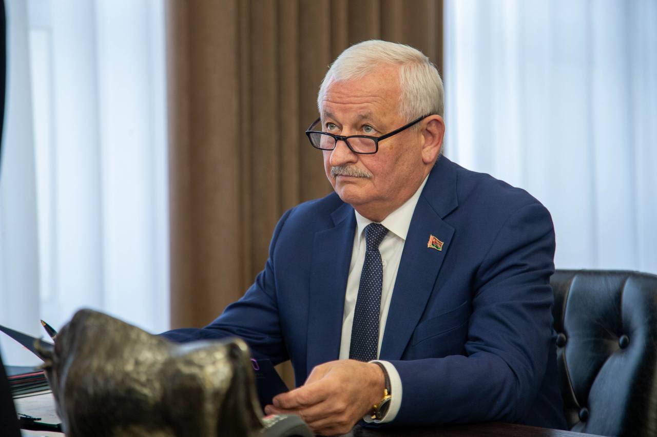 Подробности кадрового дня главы области Петра Пархомчика