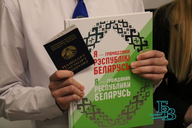 В самом сердце Брестской крепости прошло знаменательное событие: юные граждане Беларуси получили свой главный документ – паспорт