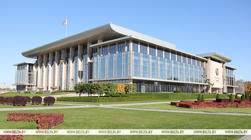 Лукашенко напомнил о задаче по оказанию шефской помощи на селе